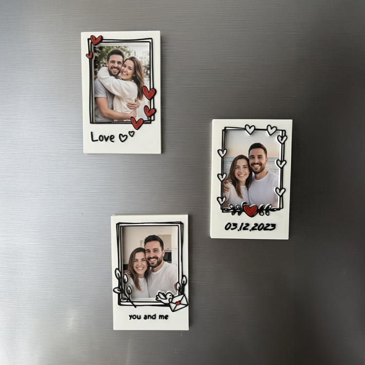 LiebesTrio - magnetischer Rahmen für Polaroid Fotos mit persönlichem Datum